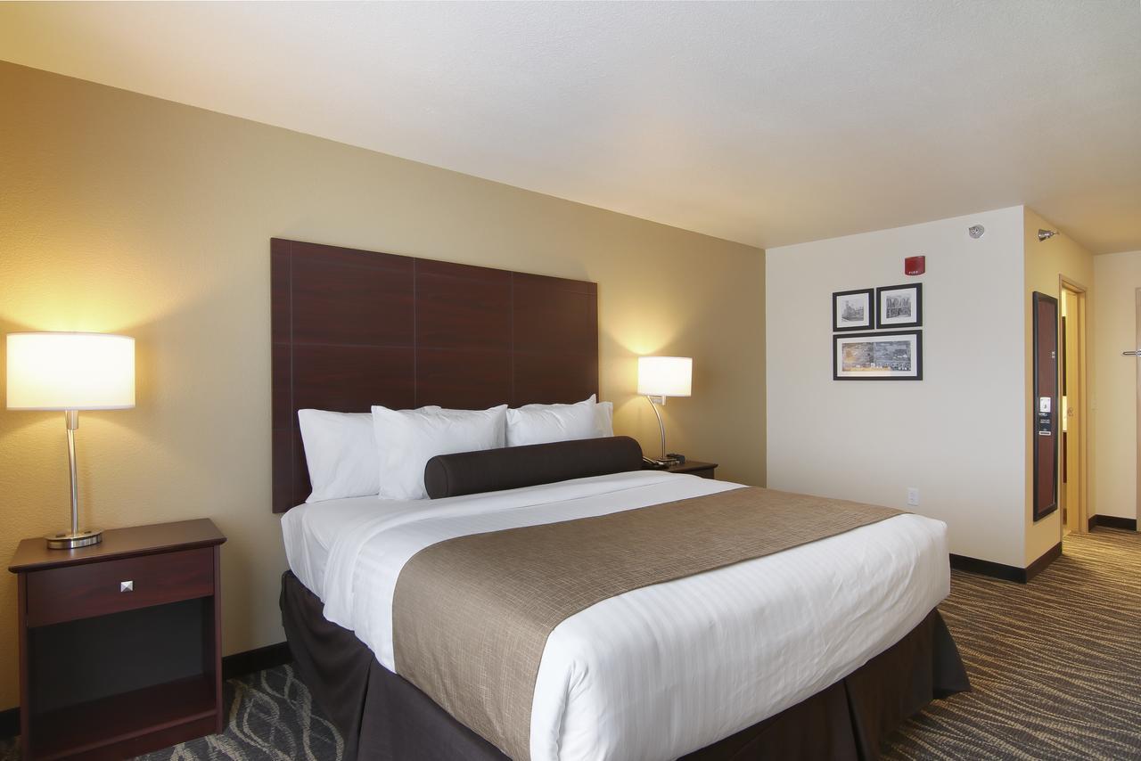 Cobblestone Inn & Suites - Menomonie/Uw-Stout Экстерьер фото