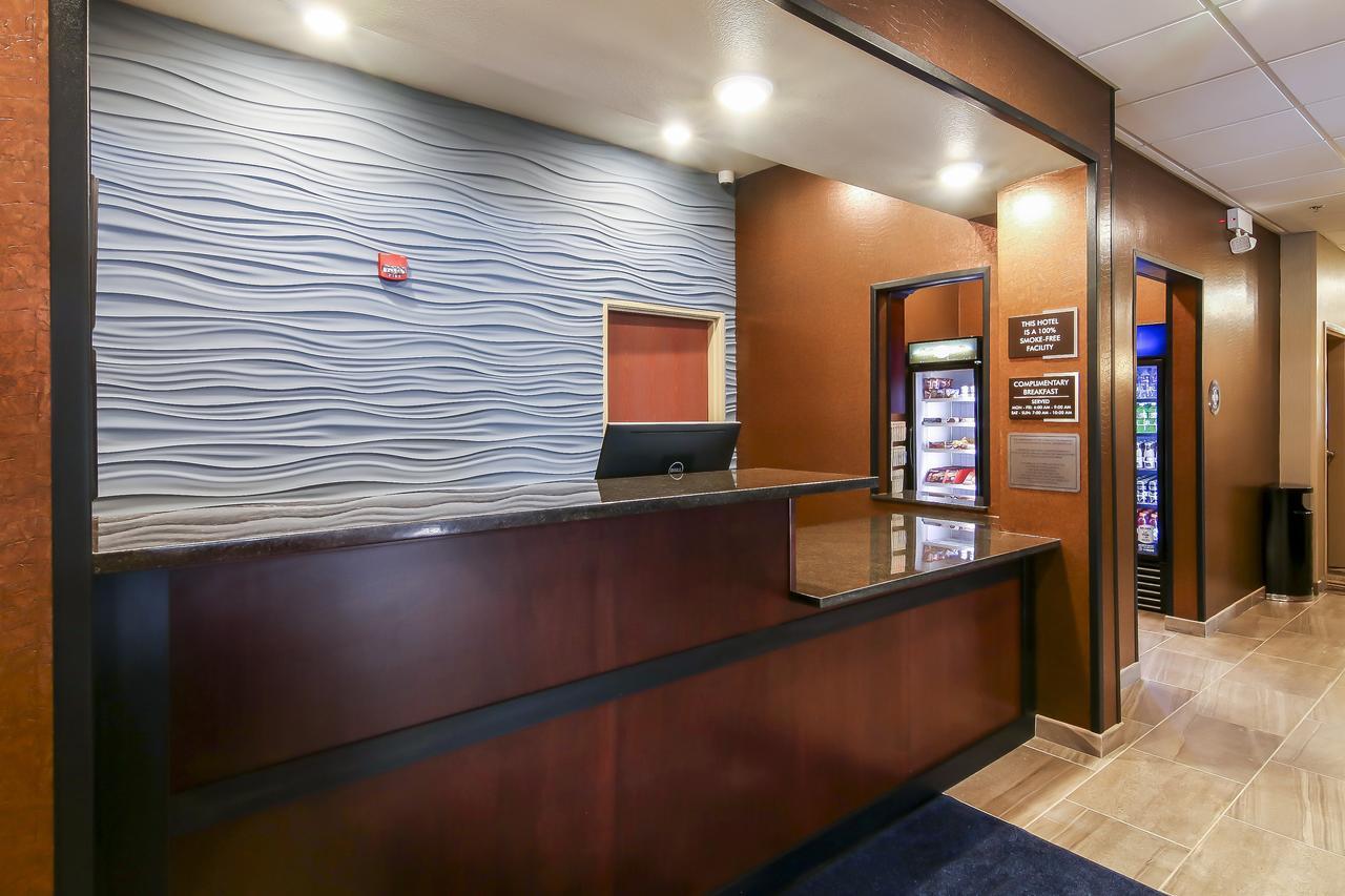 Cobblestone Inn & Suites - Menomonie/Uw-Stout Экстерьер фото